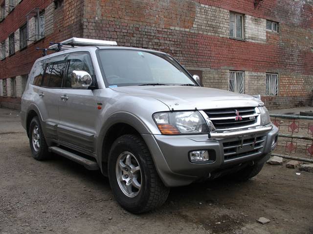 2000 Mitsubishi Pajero