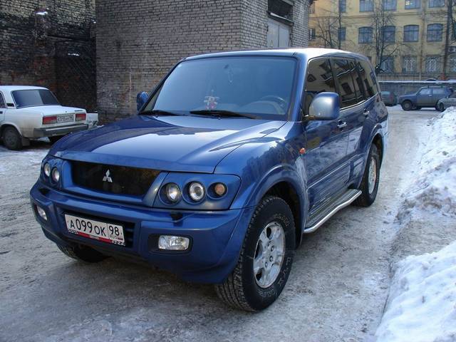 2000 Mitsubishi Pajero