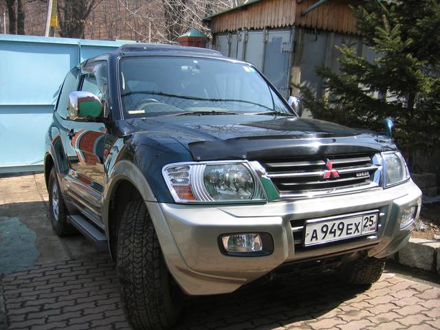 2000 Mitsubishi Pajero