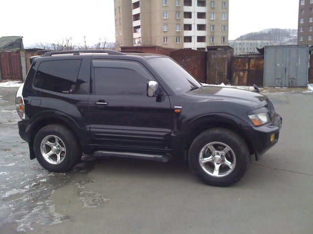 2000 Mitsubishi Pajero