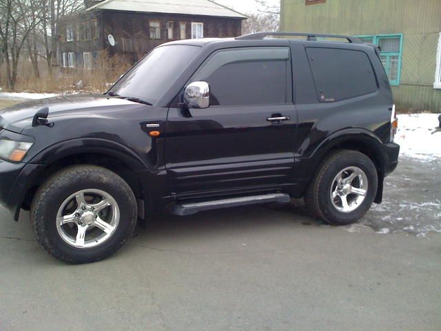 2000 Mitsubishi Pajero