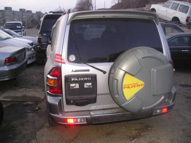 2000 Mitsubishi Pajero