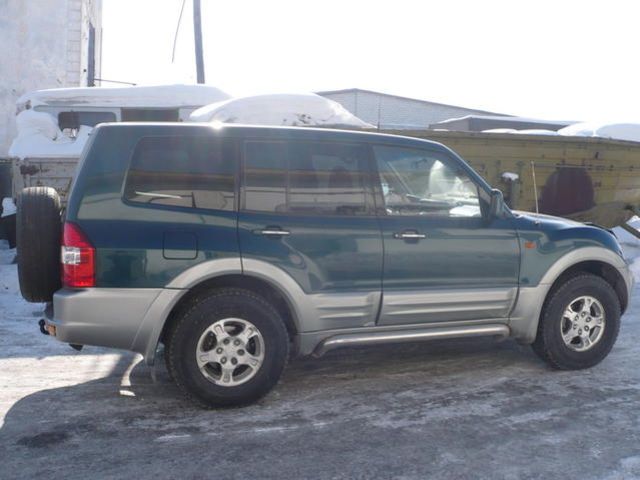 2000 Mitsubishi Pajero