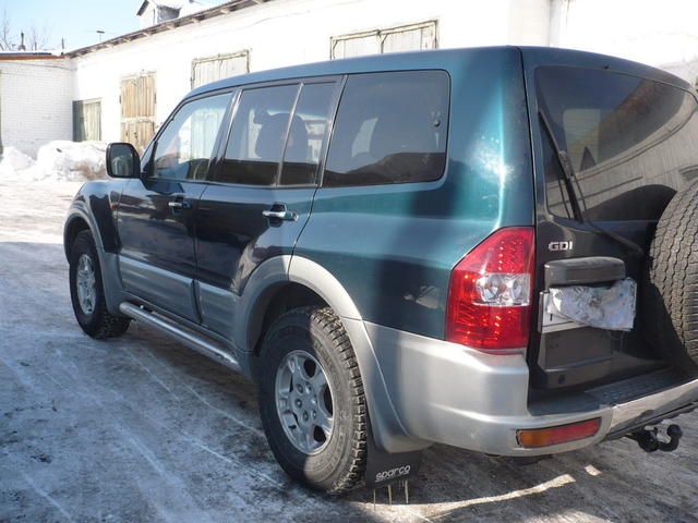 2000 Mitsubishi Pajero