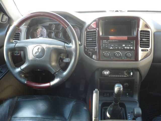 2000 Mitsubishi Pajero