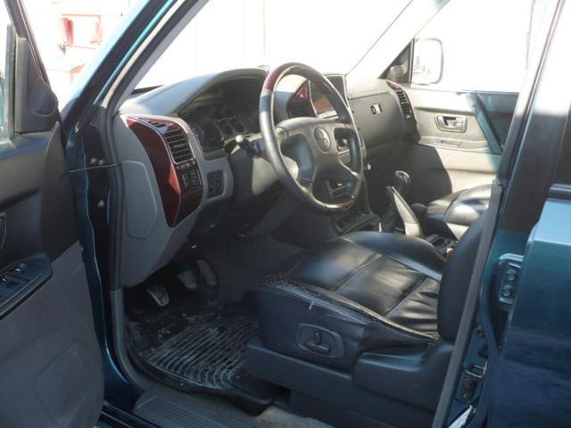 2000 Mitsubishi Pajero