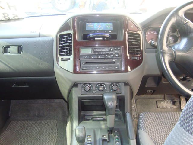 2000 Mitsubishi Pajero