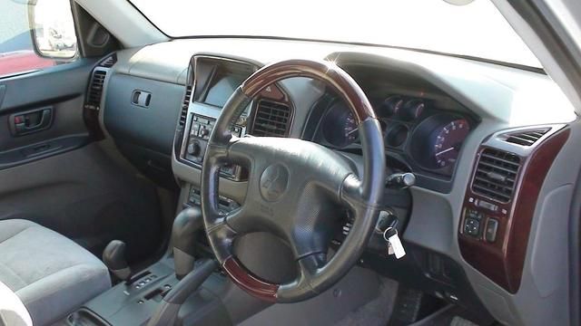 2000 Mitsubishi Pajero