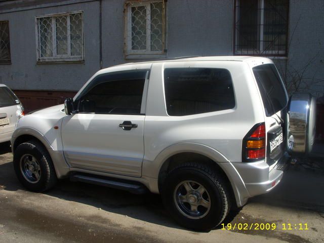 2000 Mitsubishi Pajero