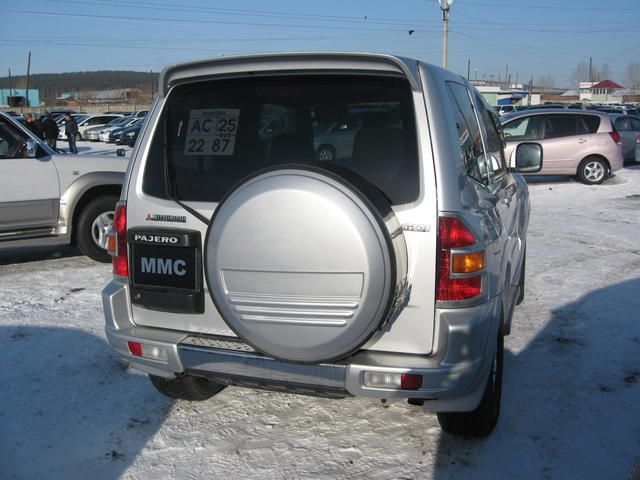 2000 Mitsubishi Pajero