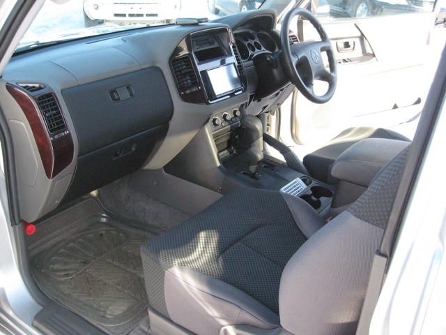 2000 Mitsubishi Pajero