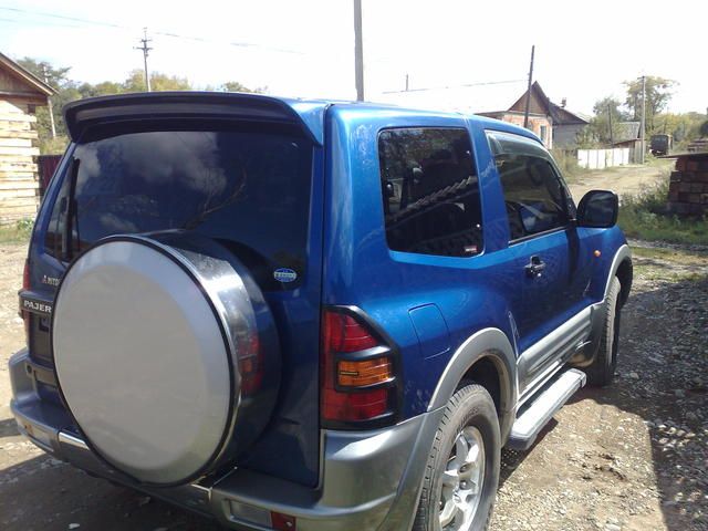 2000 Mitsubishi Pajero