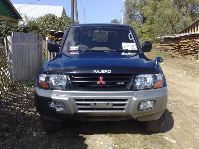 2000 Mitsubishi Pajero