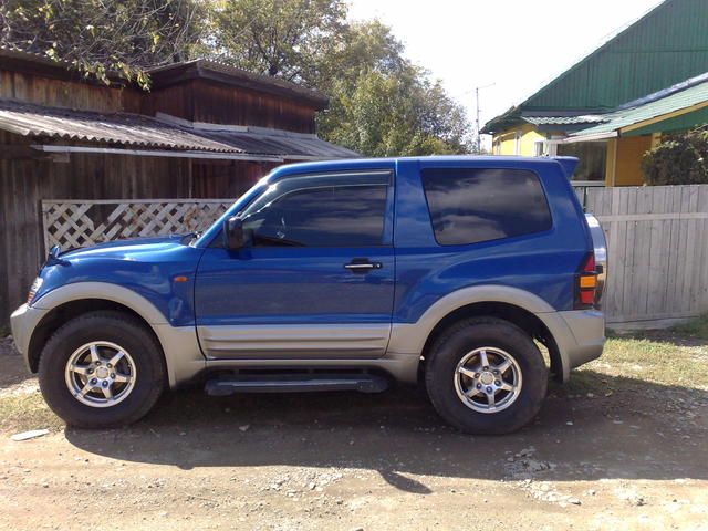 2000 Mitsubishi Pajero