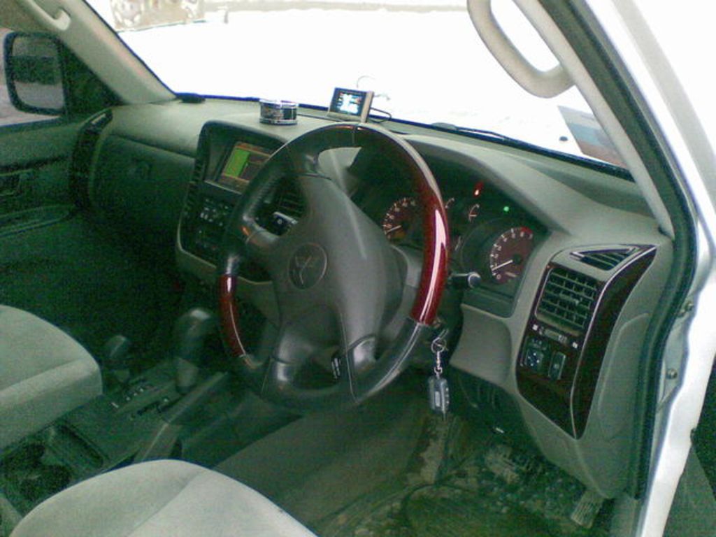 2000 Mitsubishi Pajero