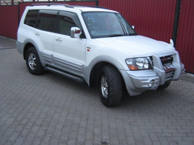 2000 Mitsubishi Pajero