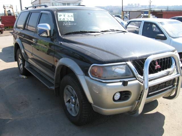 2000 Mitsubishi Pajero