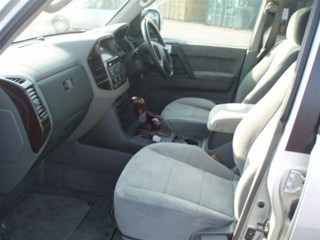 2000 Mitsubishi Pajero