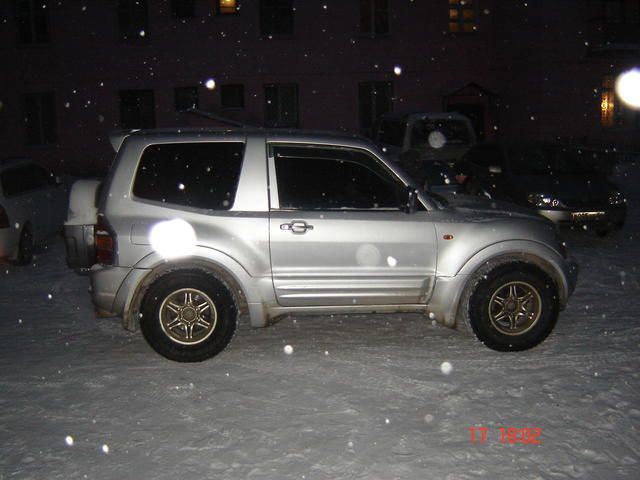 2000 Mitsubishi Pajero