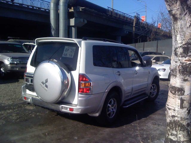 2000 Mitsubishi Pajero