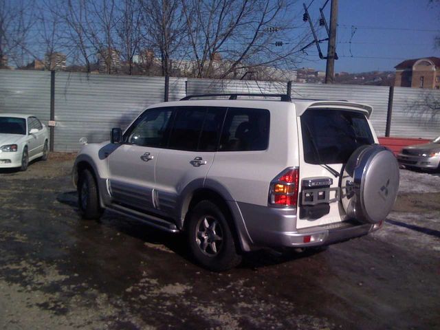 2000 Mitsubishi Pajero