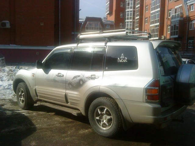 2000 Mitsubishi Pajero