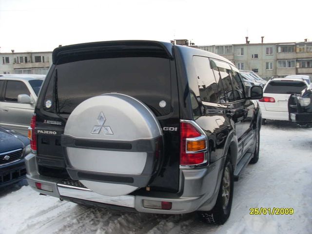 2000 Mitsubishi Pajero