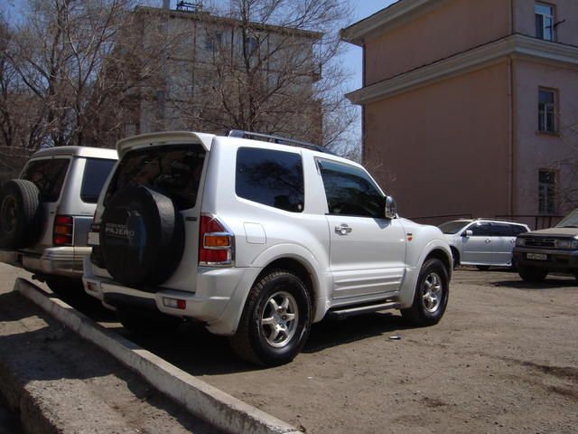 2000 Mitsubishi Pajero