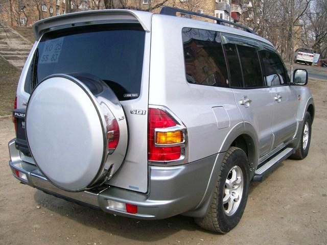 2000 Mitsubishi Pajero