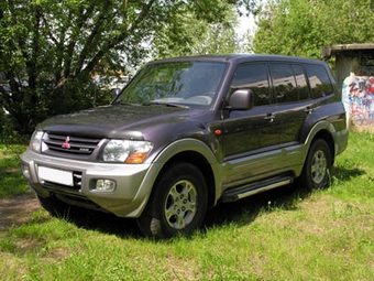 2000 Mitsubishi Pajero Pictures