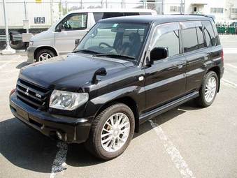 2000 Mitsubishi Pajero Pictures