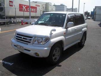 2000 Mitsubishi Pajero Photos