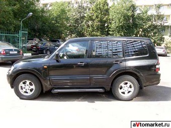 2000 Mitsubishi Pajero Photos