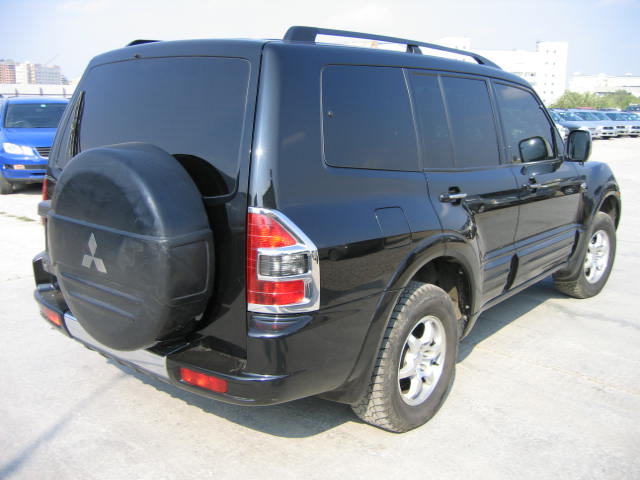 2000 Mitsubishi Pajero Pics