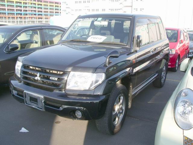 2000 Mitsubishi Pajero Pictures