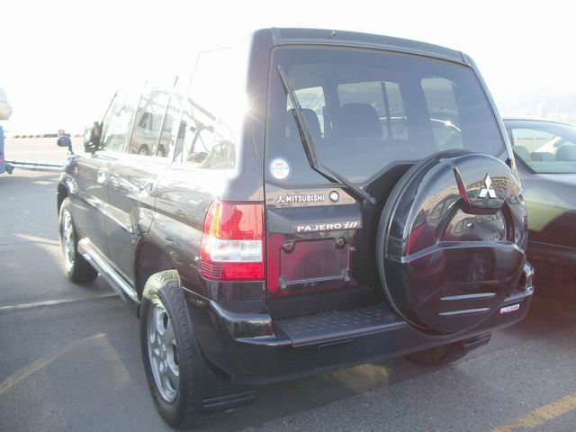 2000 Mitsubishi Pajero Photos