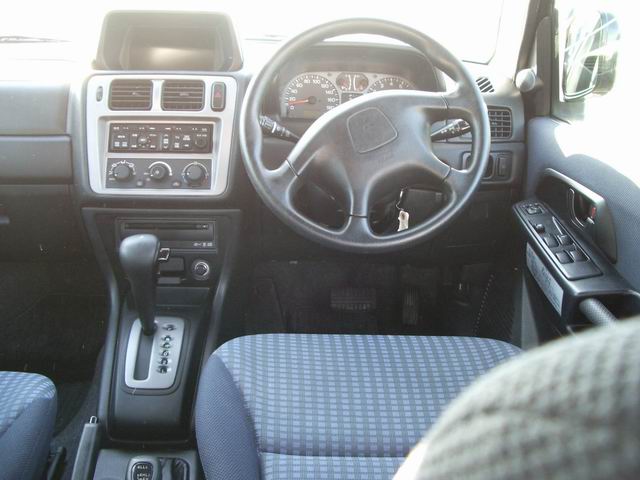 2000 Mitsubishi Pajero Images