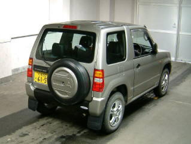 2000 Mitsubishi Pajero Pictures