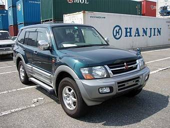 2000 Mitsubishi Pajero Photos