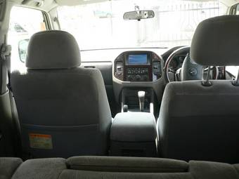 2000 Mitsubishi Pajero Photos