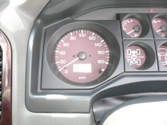 2000 Mitsubishi Pajero Pictures