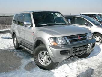 2000 Mitsubishi Pajero Photos