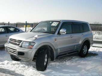 2000 Mitsubishi Pajero Pictures