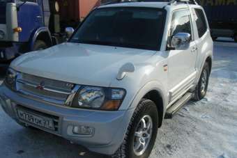 2000 Mitsubishi Pajero Photos