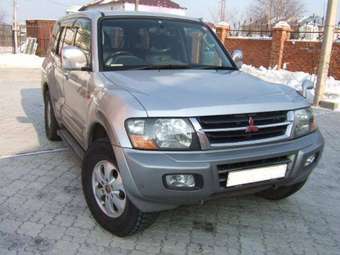 2000 Mitsubishi Pajero Images