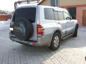 2000 Mitsubishi Pajero Pictures