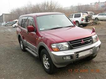 2000 Mitsubishi Pajero Images