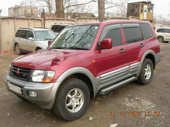 2000 Mitsubishi Pajero Pictures