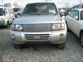 2000 Mitsubishi Pajero Photos