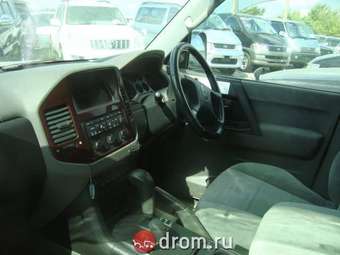 2000 Mitsubishi Pajero Pictures